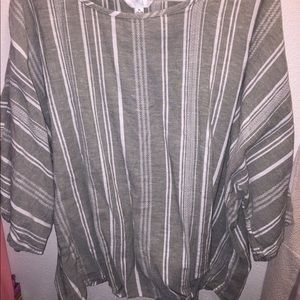 XL shirts only worn one as maternity shirt.